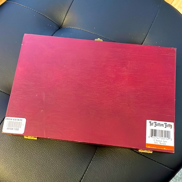 Fat Bottom Betty - Deadwood Tobacco Co. Wood Cigar Box with Metal Latch - Picture 7 of 8